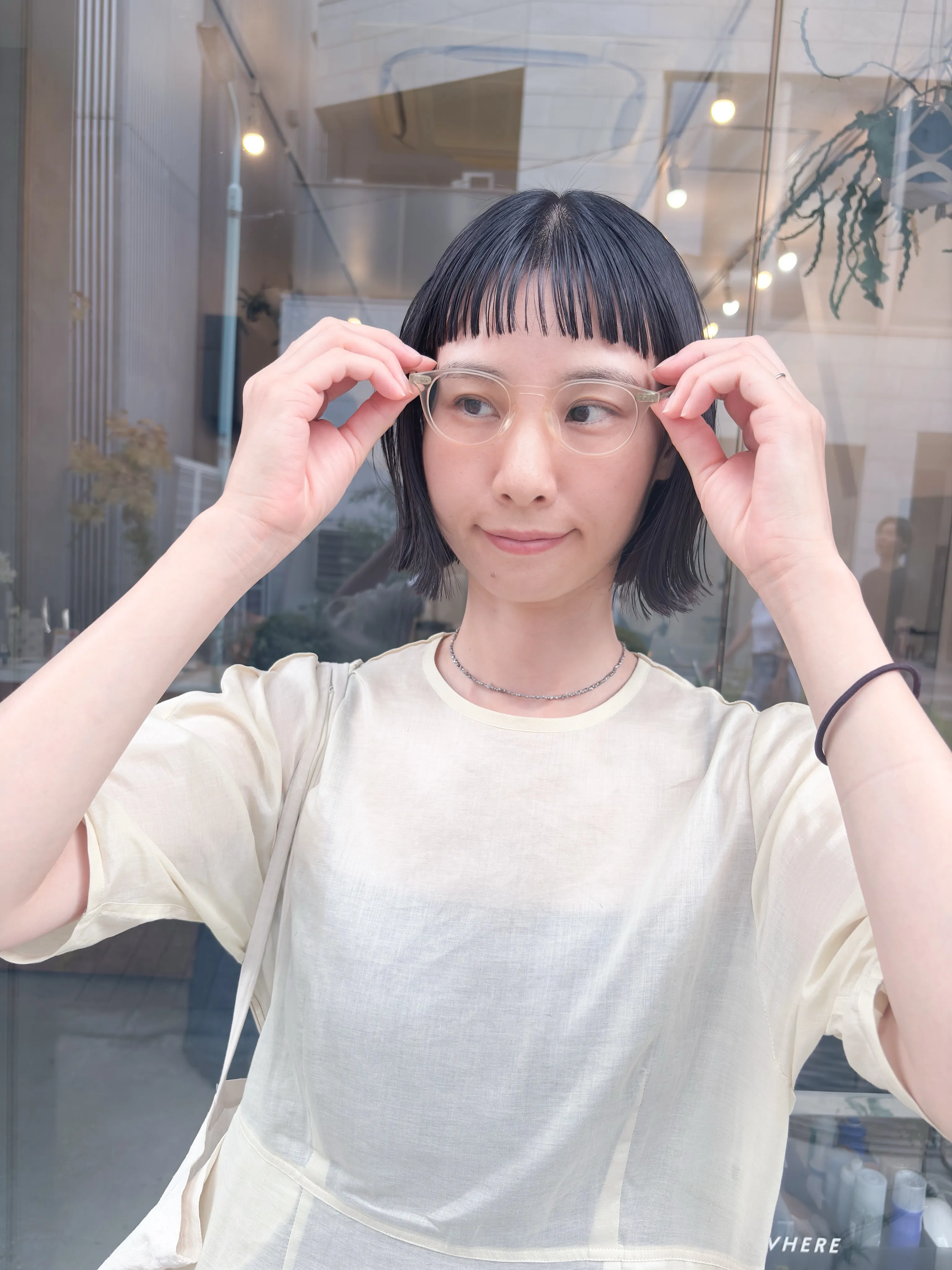 ワイドオン眉外ハネBOB